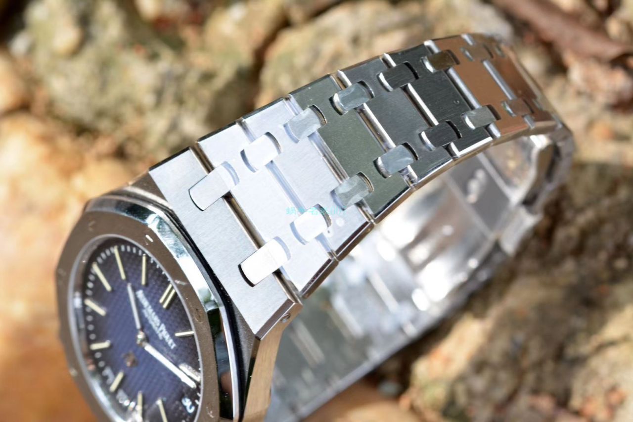 XF Factory  High quality  Replica APAudemars Piguet  Watches 皇家橡树15202IP.OO.1240IP.01超薄烟熏蓝 copy customized 限量版 / AP210
