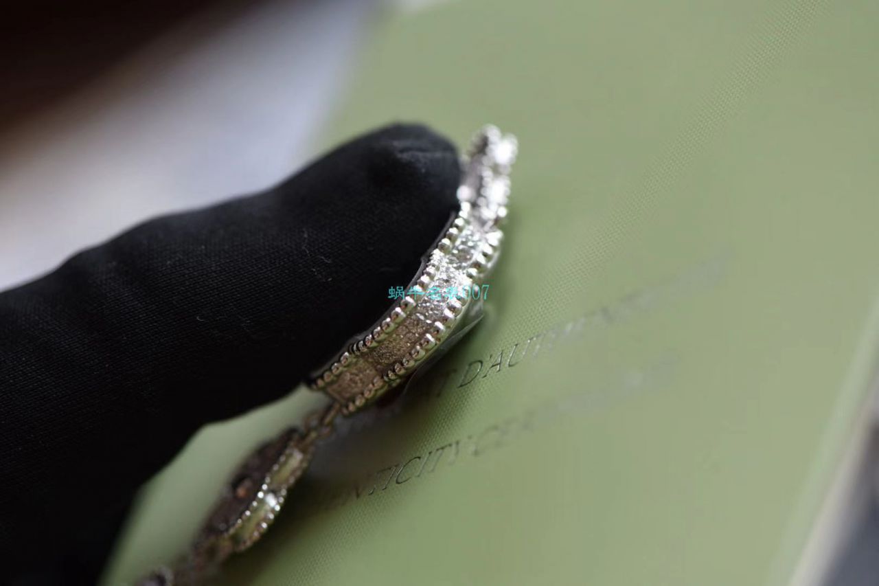 V&A Factory 梵克雅宝 High quality  Replica Watches VCARO8WW00,VCARO8SG00女表 / VCA012