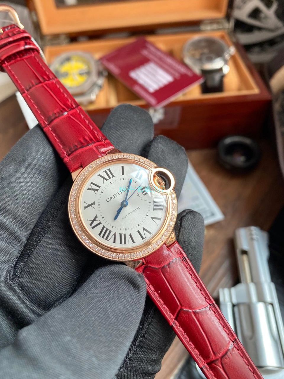 V6 Factory  Cartier  蓝气球女装WJBB0033 top  Replica Copy 表 / K310