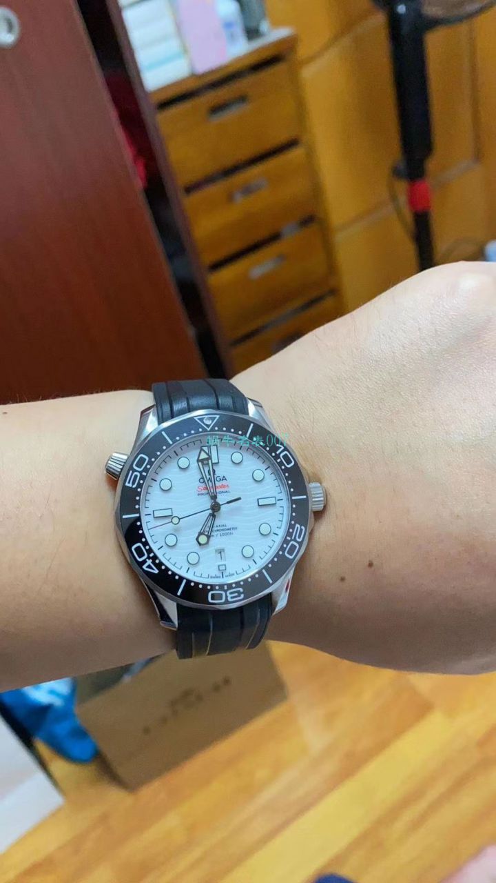 VS Factory  Replica Watches OMEGA Seamaster 300米210.32.42.20.04.001 wrist watches  / R719