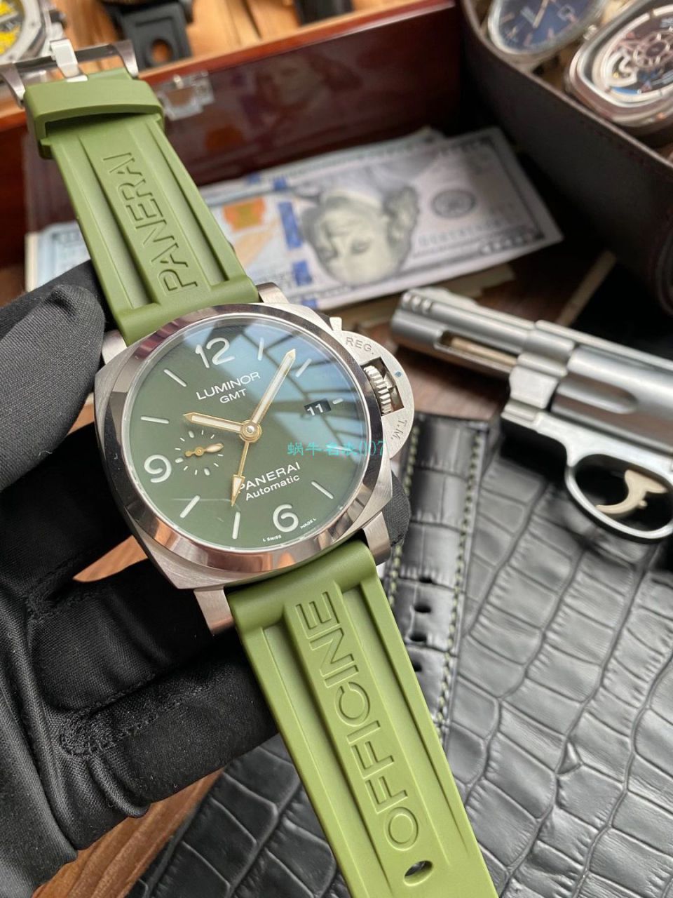 VS Factory Panerai PAM01056，PAM1056绿盘GMT Replica Copy  Watches  / PAM1056