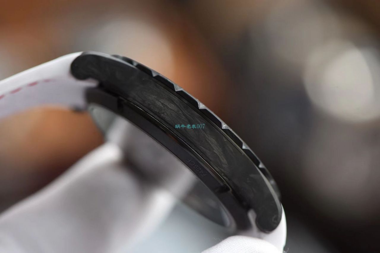BBR Factory 最新 carbon fiber 罗杰杜彼王者系列 Tourbillon 1比1 Replica Watches DBEX0577 wrist watches  / LJ091