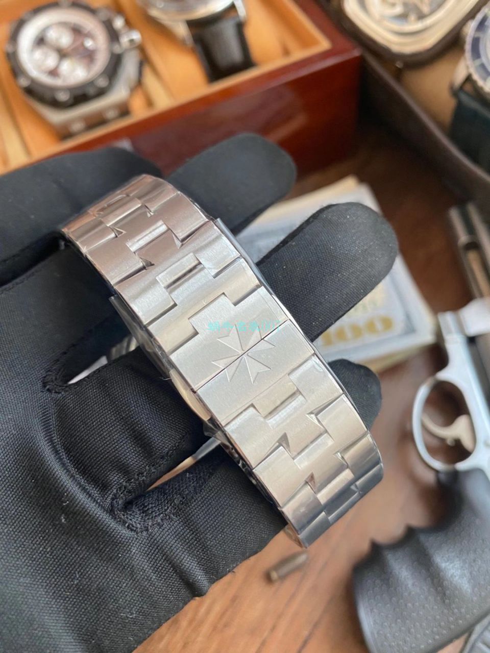 XF Factory Vacheron Constantin   Overseas 1比1 Replica Copy  Watches 海外超薄2000v黑面 / JS233