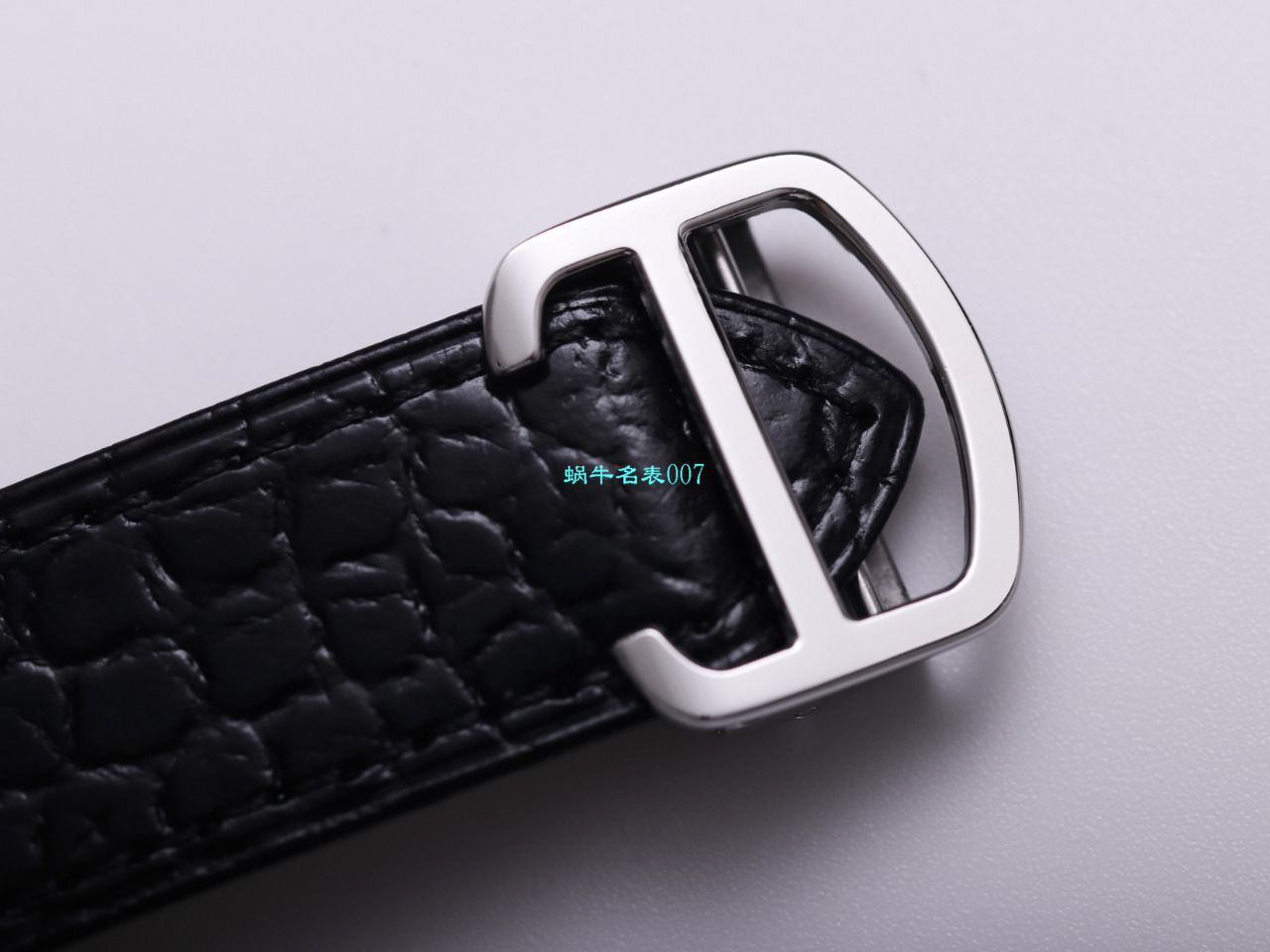 V9 Factory  Cartier  坦克 High quality  Replica Watches W5200027 wrist watches  / K312