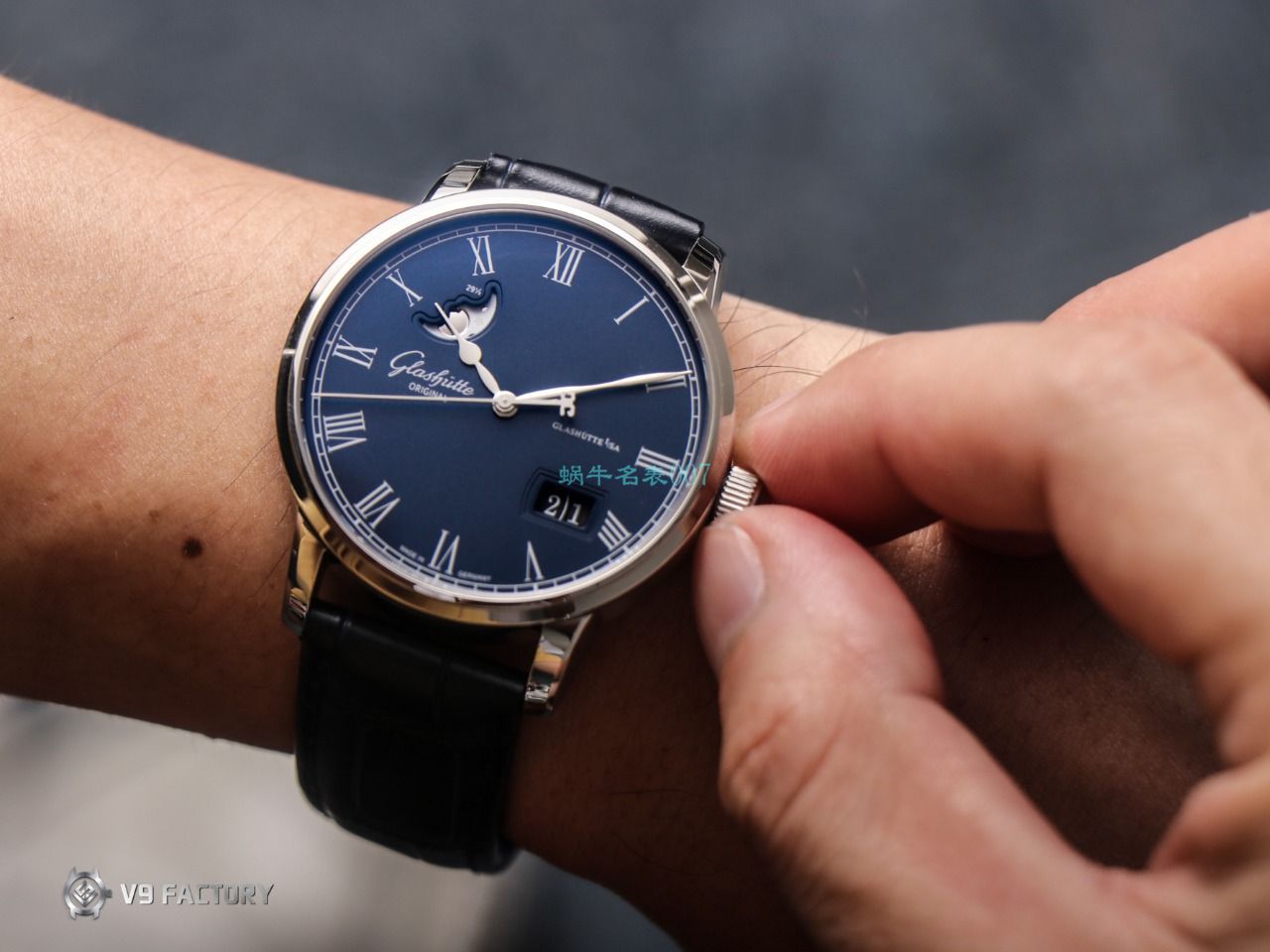 【视频最大的 Replica Watches 网站】V9 Factory glashuette original原创议员月相100-04-05-12-30 wrist watches  / GLA069