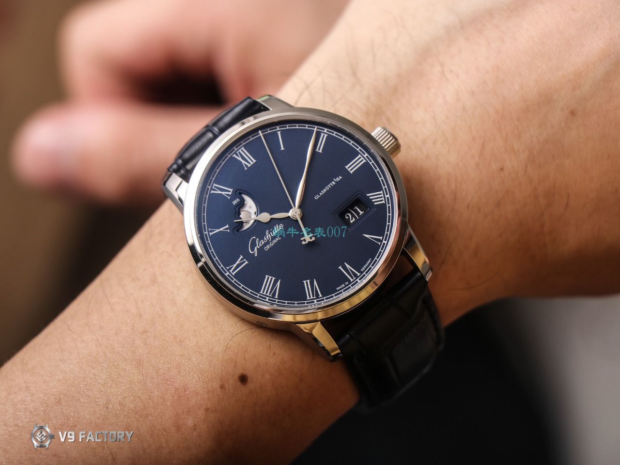 【视频最大的 Replica Watches 网站】V9 Factory glashuette original原创议员月相100-04-05-12-30 wrist watches  / GLA069