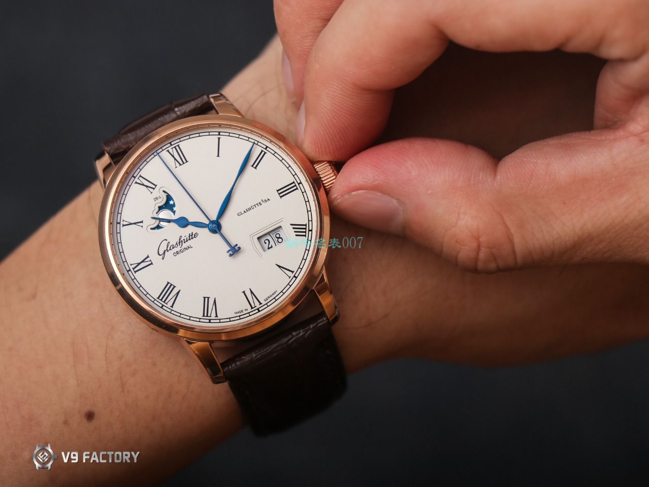 【视频最大的 Replica Watches 网站】V9 Factory glashuette original原创议员月相100-04-05-12-30 wrist watches  / GLA069