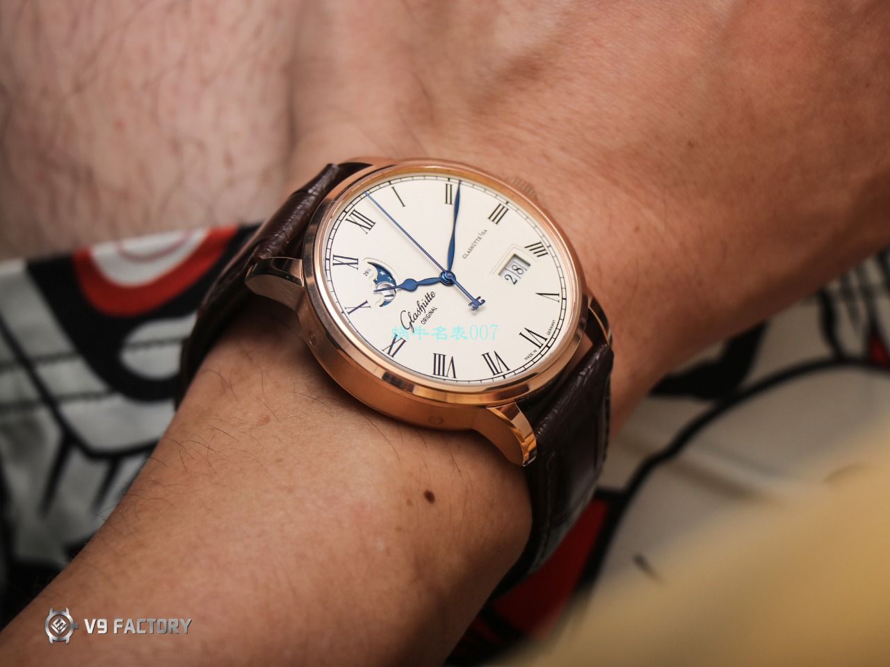 【视频最大的 Replica Watches 网站】V9 Factory glashuette original原创议员月相100-04-05-12-30 wrist watches  / GLA069