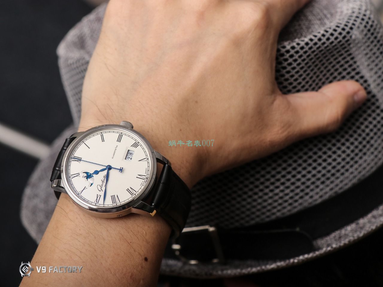 【视频最大的 Replica Watches 网站】V9 Factory glashuette original原创议员月相100-04-05-12-30 wrist watches  / GLA069