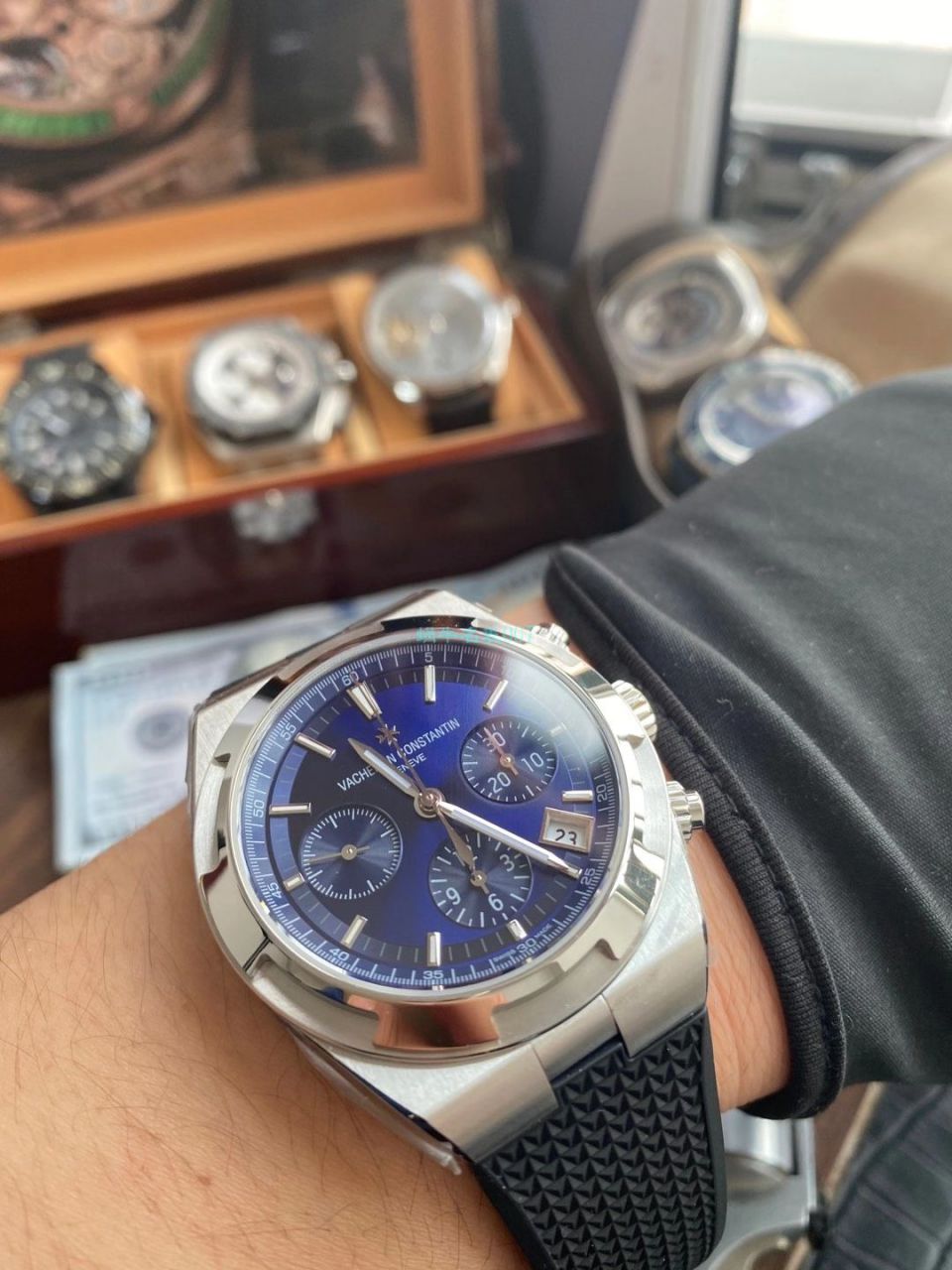 8F Factory Vacheron Constantin   Overseas  Perfect  top  Knockoff  Watches 5500V/110A-B148胶带款 wrist watches  / JS237