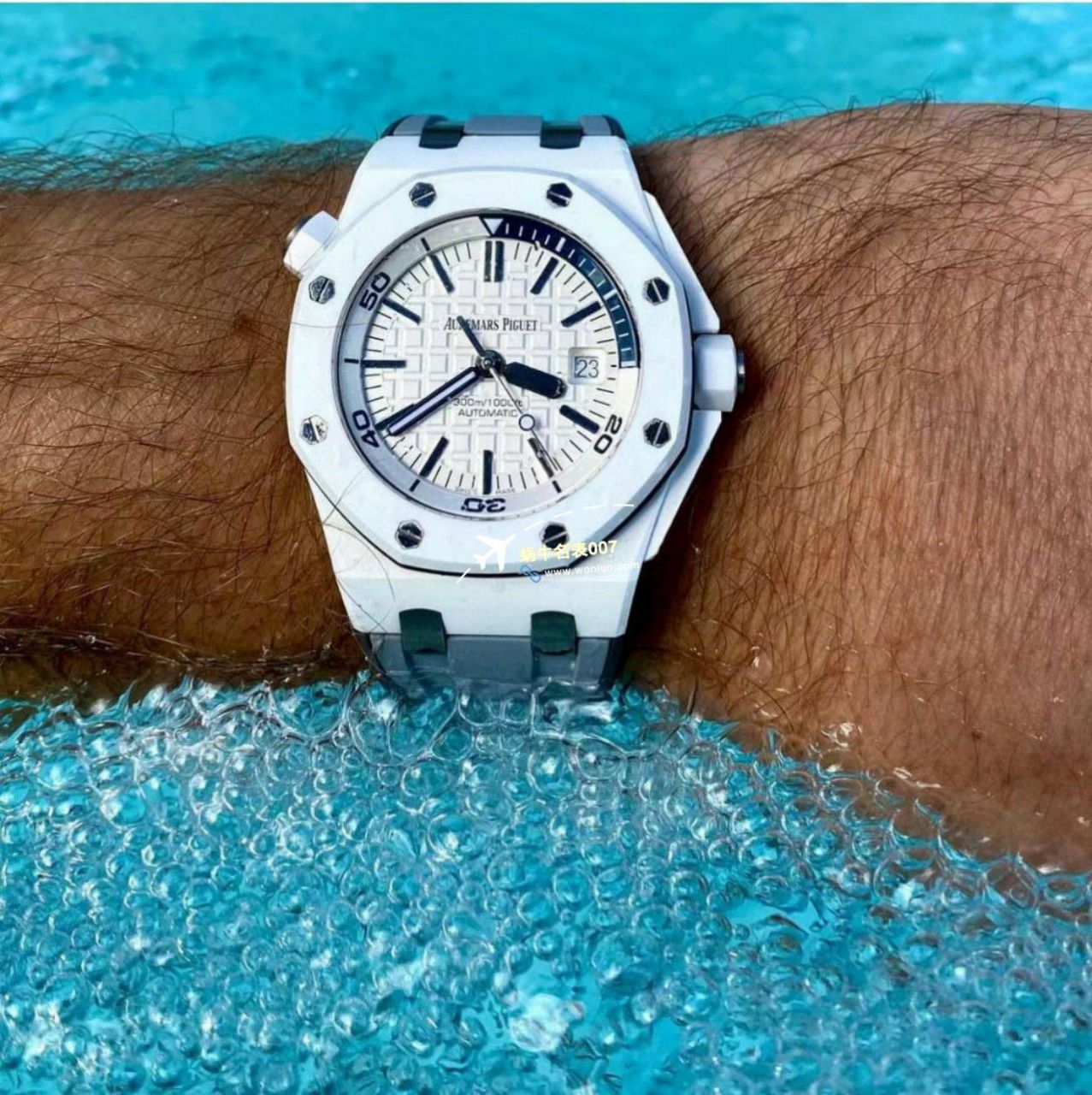 APS Factory  Perfect  Replica Watches Audemars Piguet  Royal Oak Offshore 15707CB.OO.A010CA.01和15707CE.OO.A002CA.01 / AP227