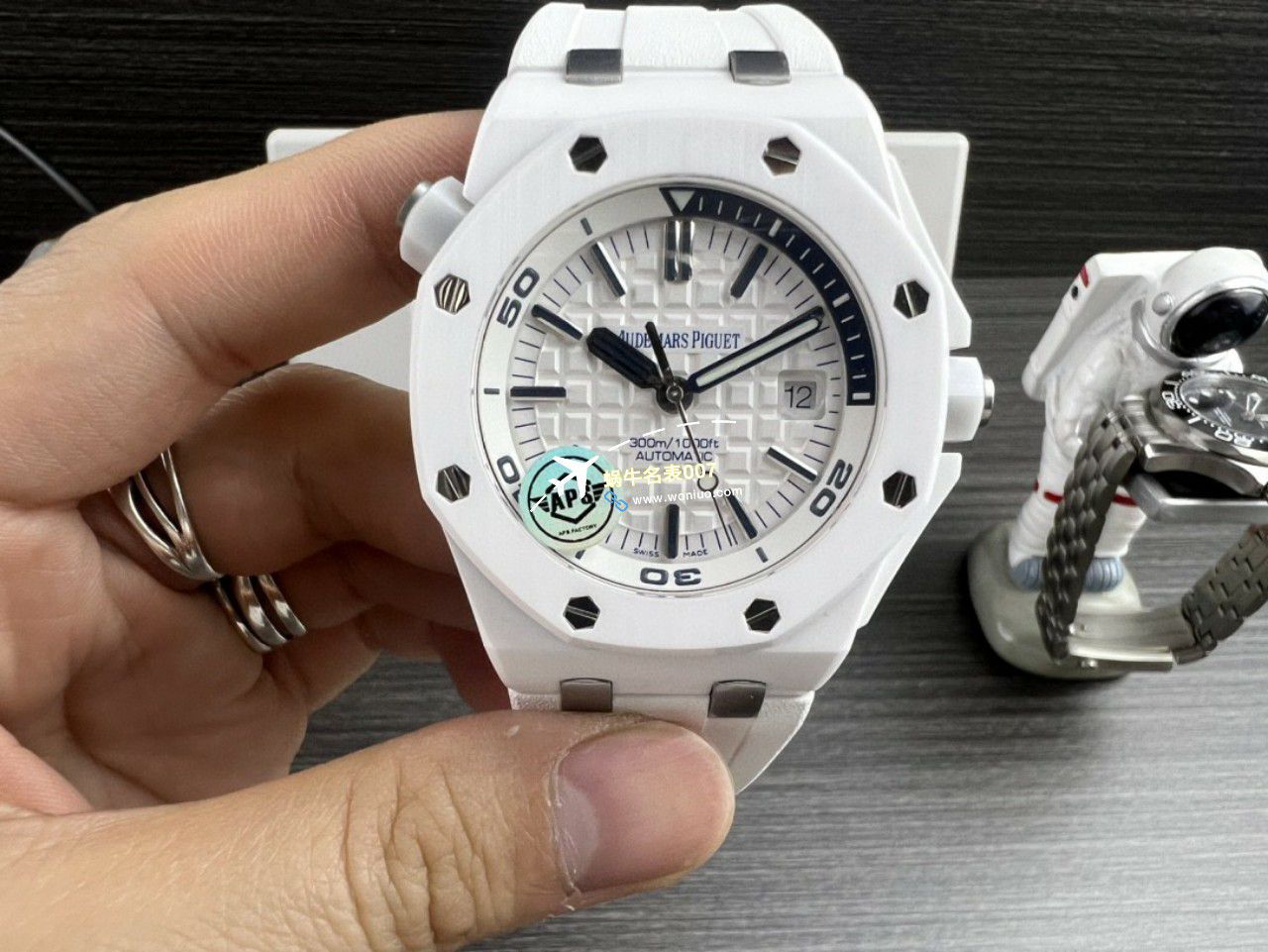 APS Factory  Perfect  Replica Watches Audemars Piguet  Royal Oak Offshore 15707CB.OO.A010CA.01和15707CE.OO.A002CA.01 / AP227