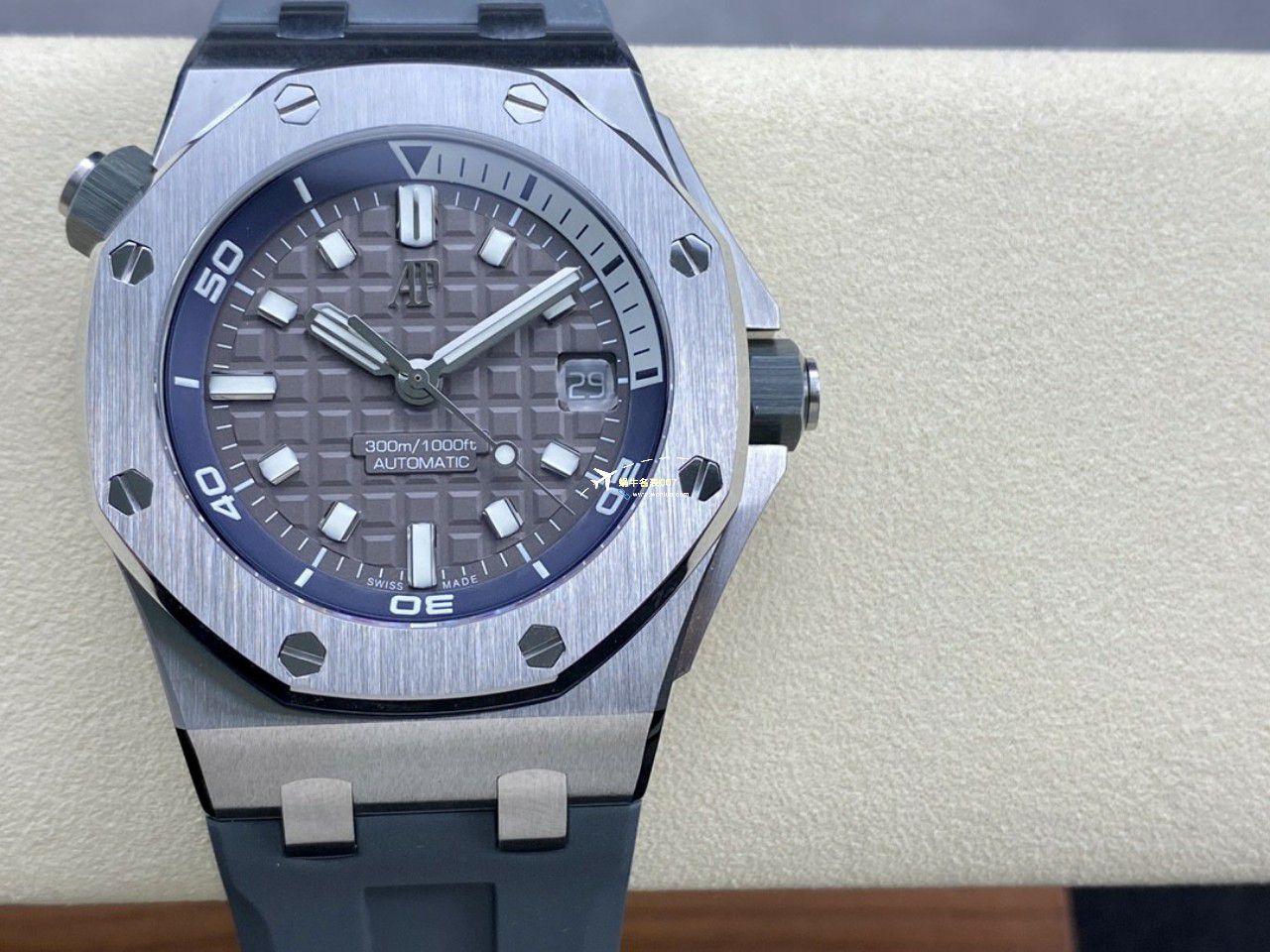 APF Factory  Perfect  top  Replica Copy  Watches Audemars Piguet  Royal Oak Offshore 15720ST.OO.A027CA.01四颜色 wrist watches  / AP230