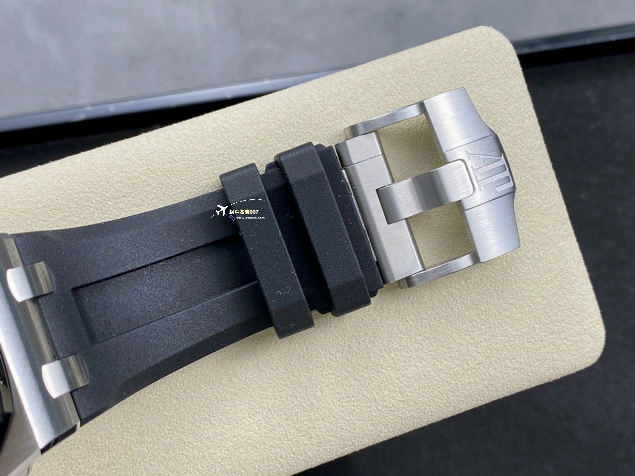 APF Factory  Perfect  Replica Watches Audemars Piguet  Royal Oak Offshore 系列15720CN.OO.A002CA.01 wrist watches  / AP231