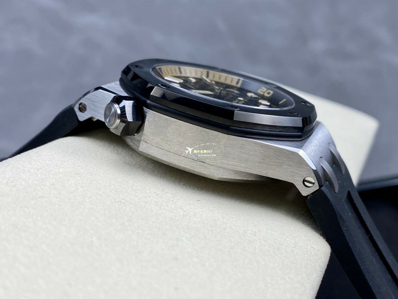 APF Factory  Perfect  Replica Watches Audemars Piguet  Royal Oak Offshore 系列15720CN.OO.A002CA.01 wrist watches  / AP231