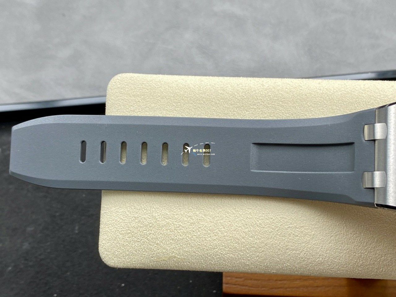 APF Factory  Perfect  Replica Watches Audemars Piguet  Royal Oak Offshore 系列15720CN.OO.A002CA.01 wrist watches  / AP231