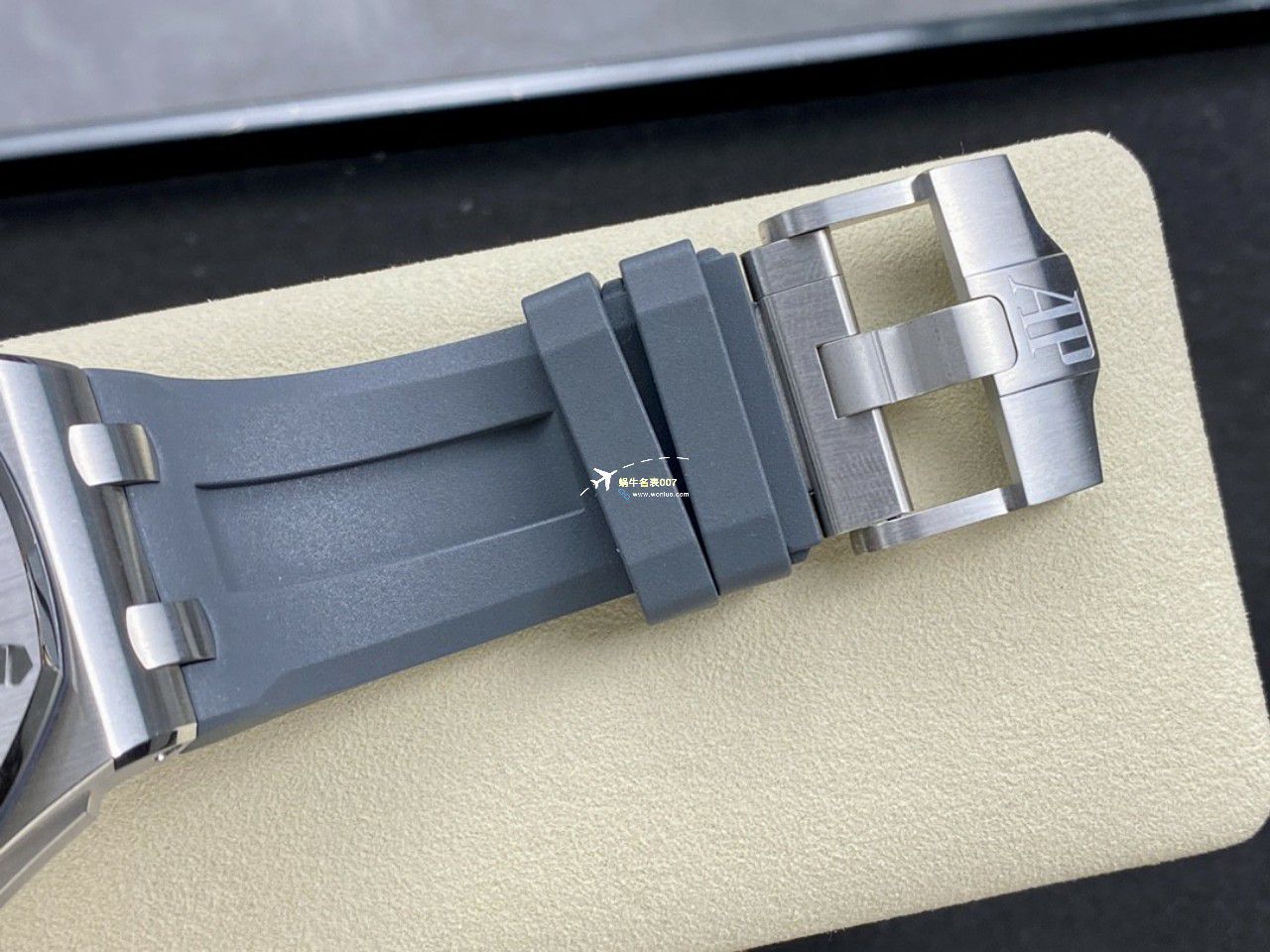 APF Factory  Perfect  Replica Watches Audemars Piguet  Royal Oak Offshore 系列15720CN.OO.A002CA.01 wrist watches  / AP231