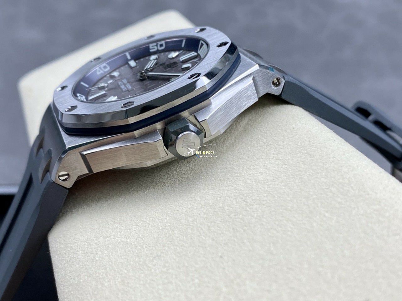 APF Factory  Perfect  Replica Watches Audemars Piguet  Royal Oak Offshore 系列15720CN.OO.A002CA.01 wrist watches  / AP231