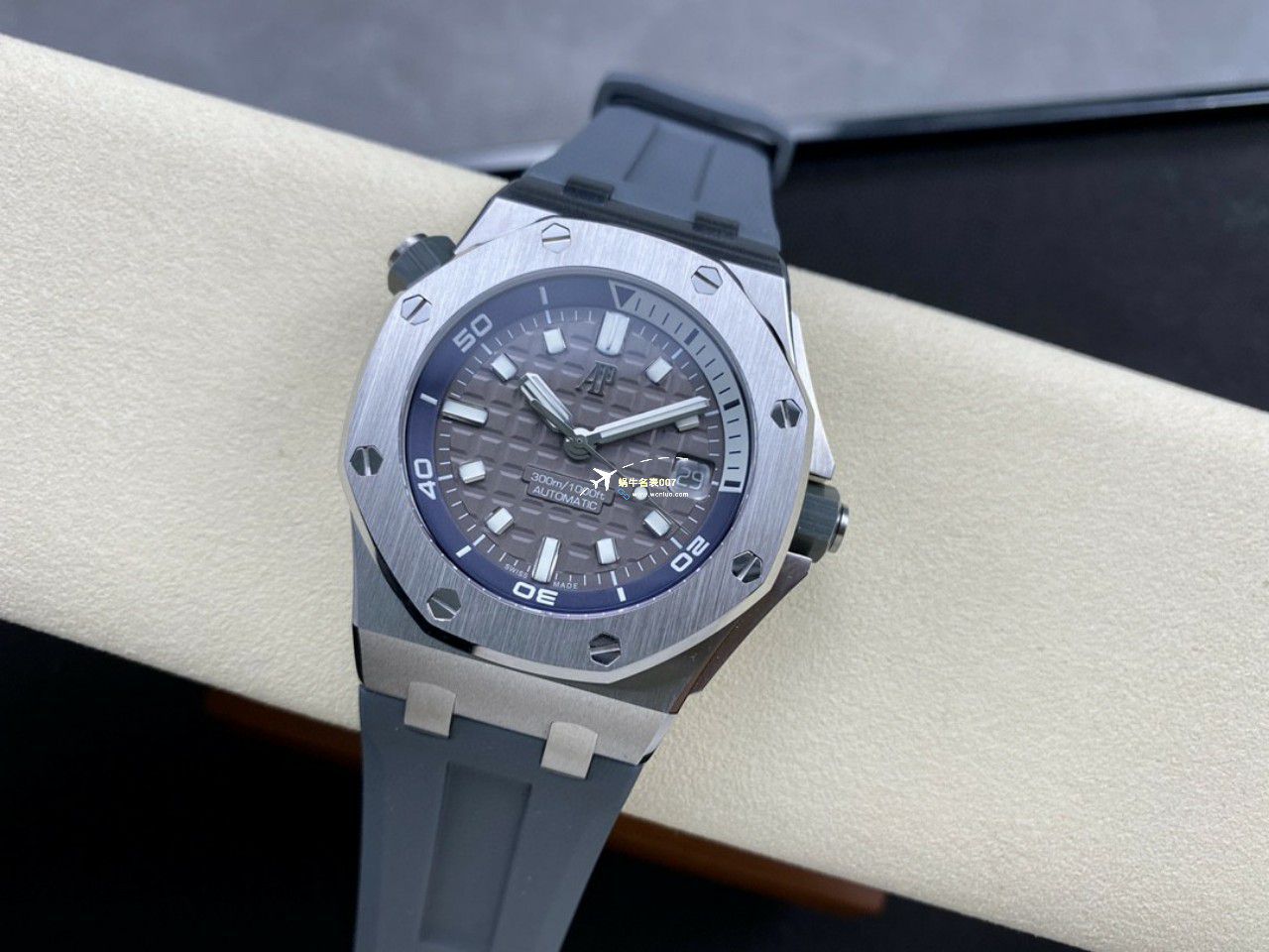 APF Factory  Perfect  Replica Watches Audemars Piguet  Royal Oak Offshore 系列15720CN.OO.A002CA.01 wrist watches  / AP231