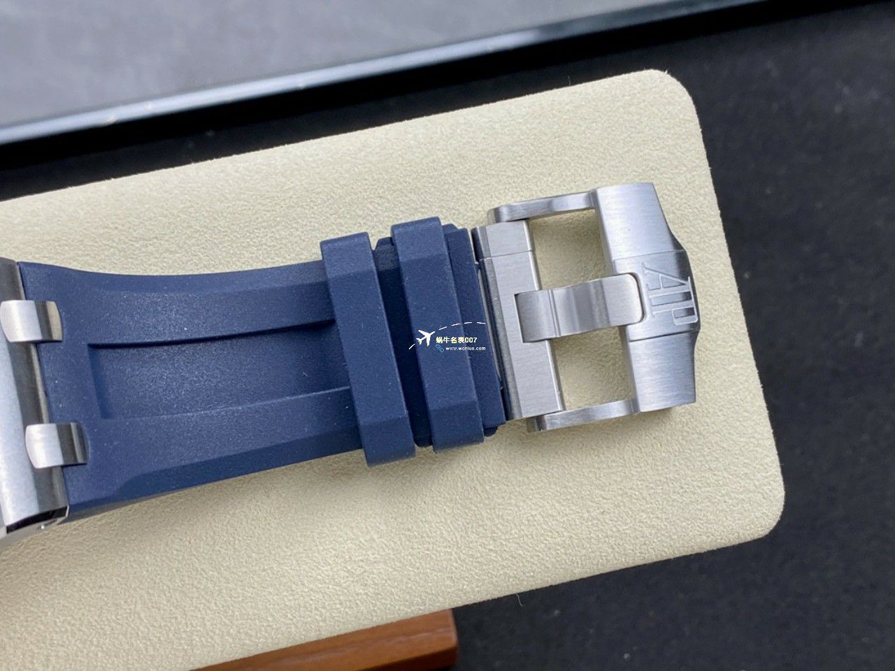 APF Factory  Perfect  Replica Watches Audemars Piguet  Royal Oak Offshore 系列15720CN.OO.A002CA.01 wrist watches  / AP231