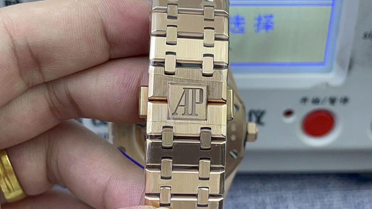 APS Factory Audemars Piguet 双摆轮镂空15407ST.OO.1220ST.01和15407OR.OO.1220OR.01 Perfect  High quality  Replica Watches  / AP232