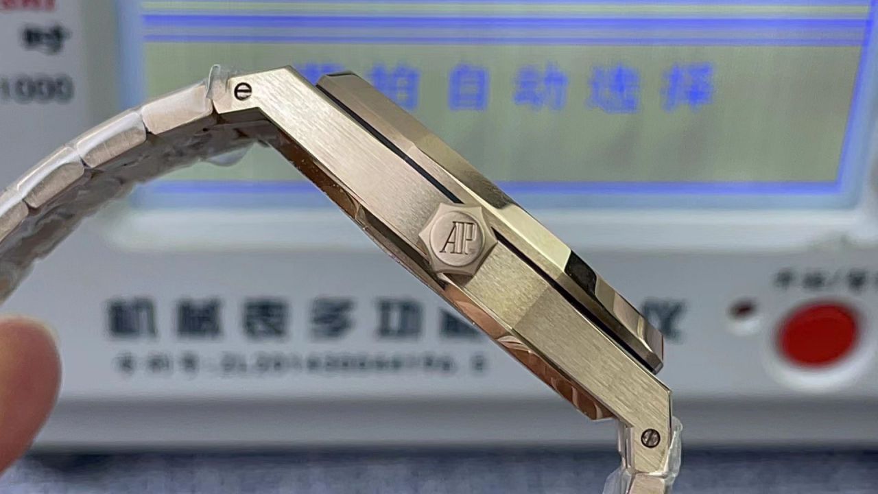 APS Factory Audemars Piguet 双摆轮镂空15407ST.OO.1220ST.01和15407OR.OO.1220OR.01 Perfect  High quality  Replica Watches  / AP232