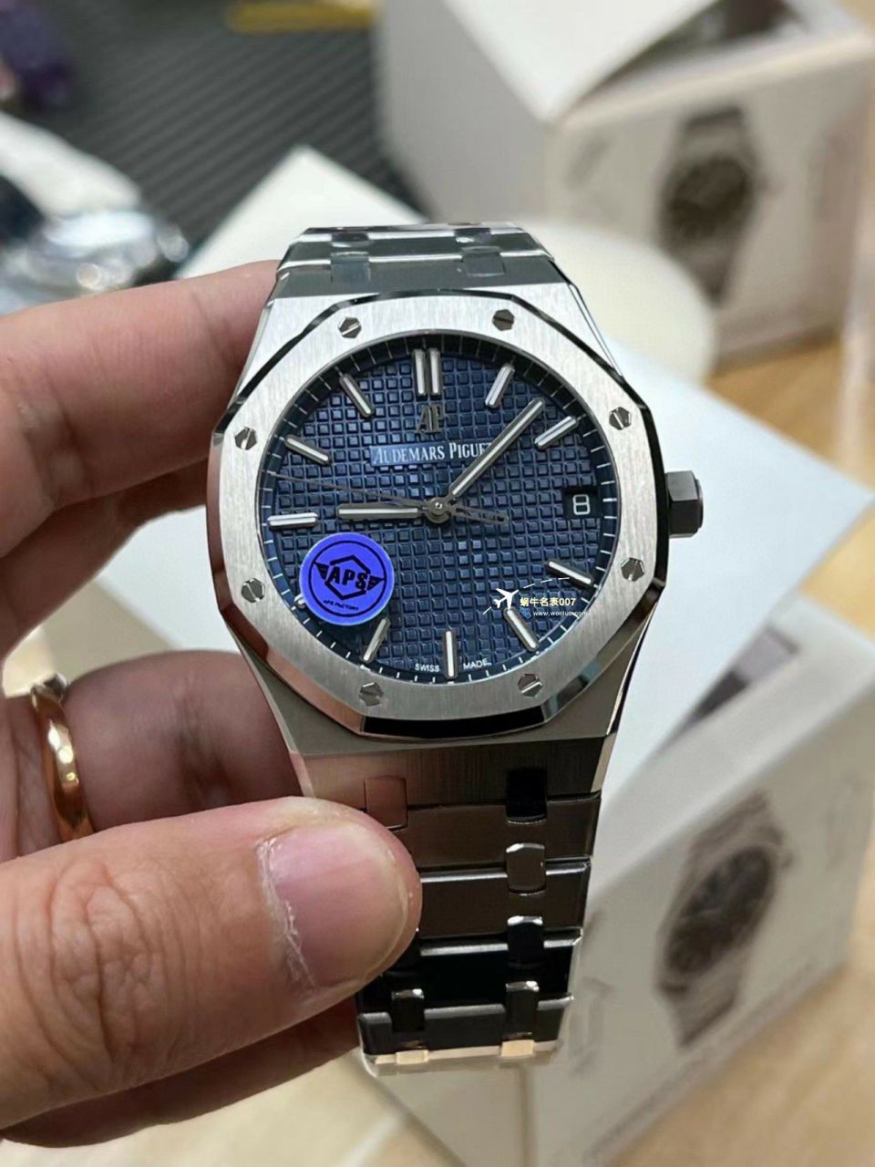  Video analysis APS Factory Audemars Piguet 皇家橡树系列 Replica Copy  Watches 15500OR.OO.1220OR.01，15500OR.OO.D002CR.01，15500ST.OO.1220ST.03 wrist watches  / AP233