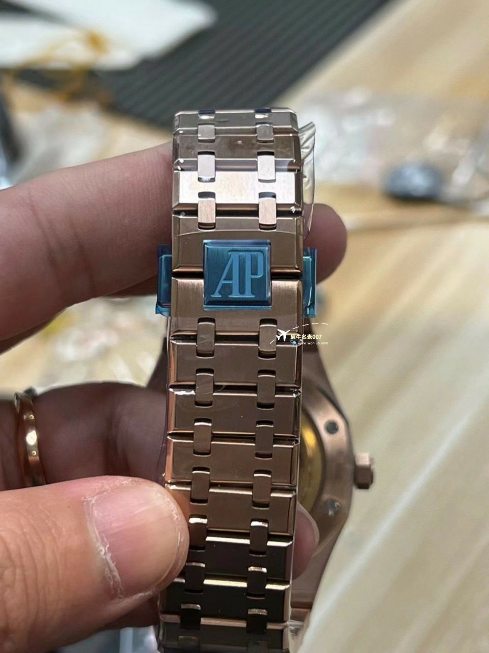  Video analysis APS Factory Audemars Piguet 皇家橡树系列 Replica Copy  Watches 15500OR.OO.1220OR.01，15500OR.OO.D002CR.01，15500ST.OO.1220ST.03 wrist watches  / AP233