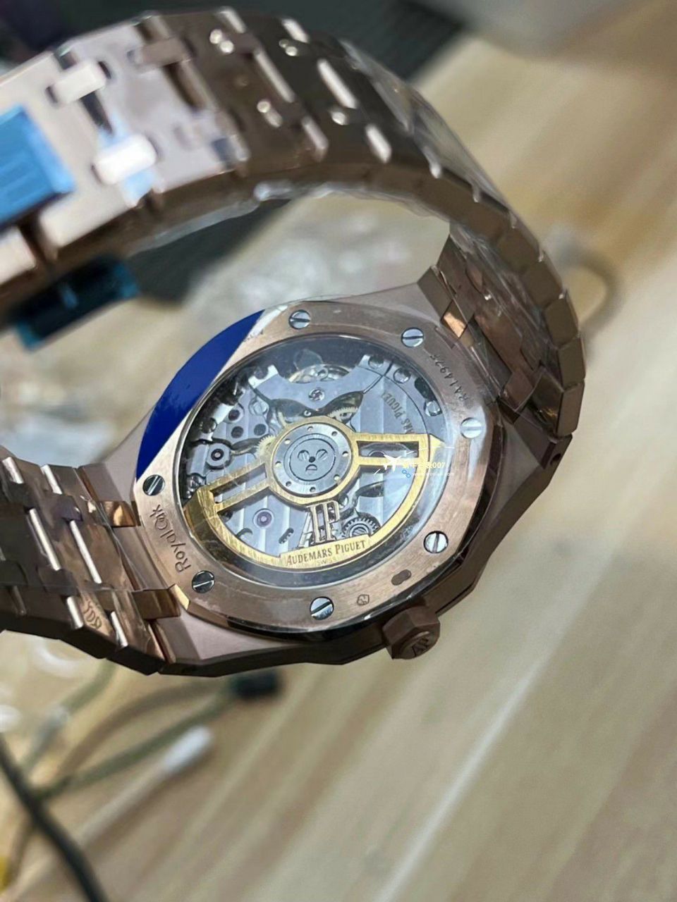  Video analysis APS Factory Audemars Piguet 皇家橡树系列 Replica Copy  Watches 15500OR.OO.1220OR.01，15500OR.OO.D002CR.01，15500ST.OO.1220ST.03 wrist watches  / AP233