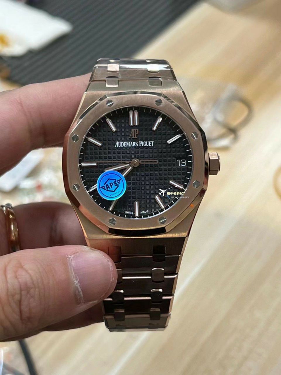  Video analysis APS Factory Audemars Piguet 皇家橡树系列 Replica Copy  Watches 15500OR.OO.1220OR.01，15500OR.OO.D002CR.01，15500ST.OO.1220ST.03 wrist watches  / AP233