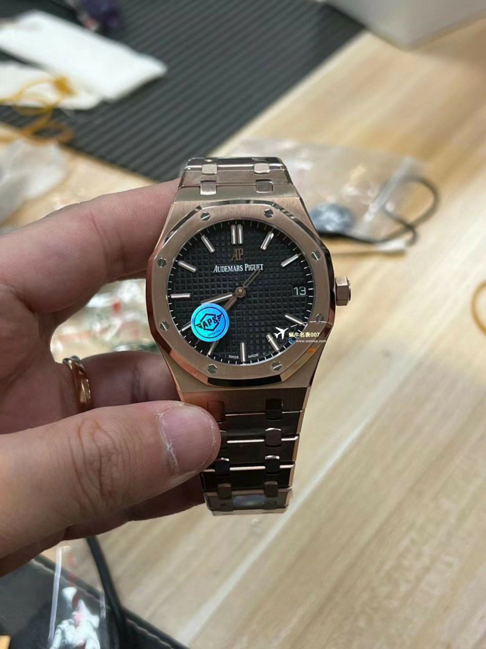  Video analysis APS Factory Audemars Piguet 皇家橡树系列 Replica Copy  Watches 15500OR.OO.1220OR.01，15500OR.OO.D002CR.01，15500ST.OO.1220ST.03 wrist watches  / AP233