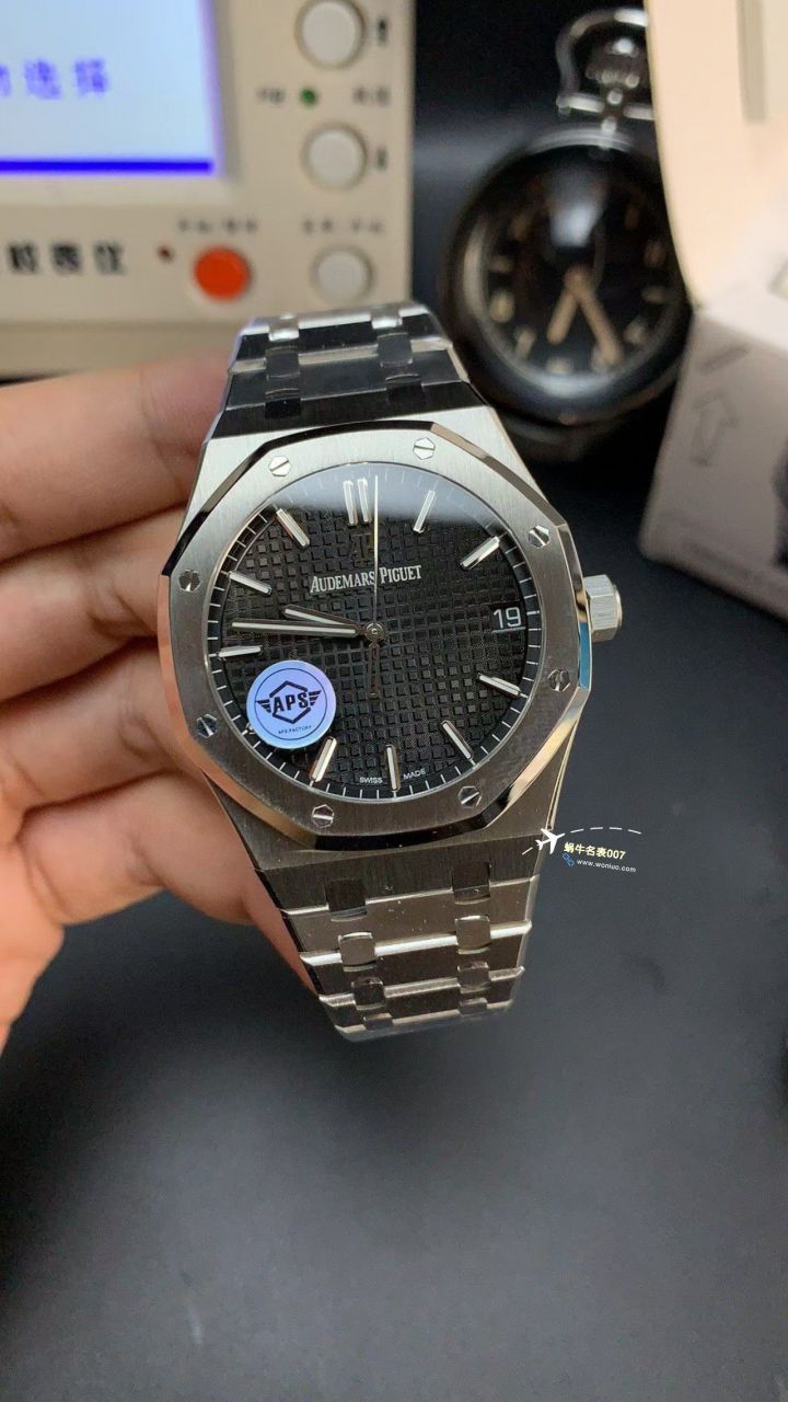  Video analysis APS Factory Audemars Piguet 皇家橡树系列 Replica Copy  Watches 15500OR.OO.1220OR.01，15500OR.OO.D002CR.01，15500ST.OO.1220ST.03 wrist watches  / AP233