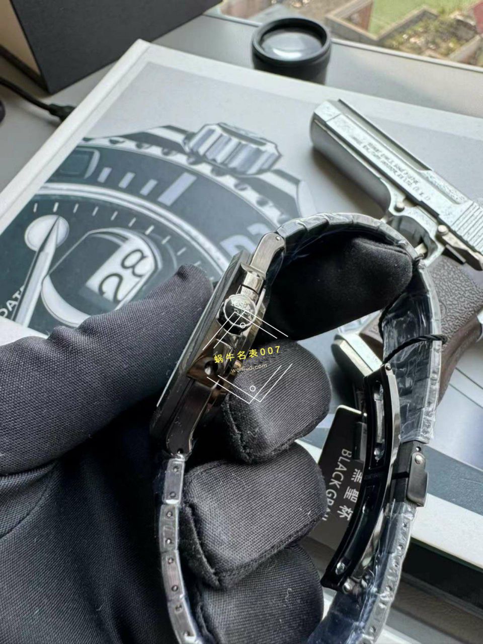  Video analysis PATEK PHILIPPE   PATEK PHILIPPE  carbon fiber DIW  Nautilus 5711  / BD389