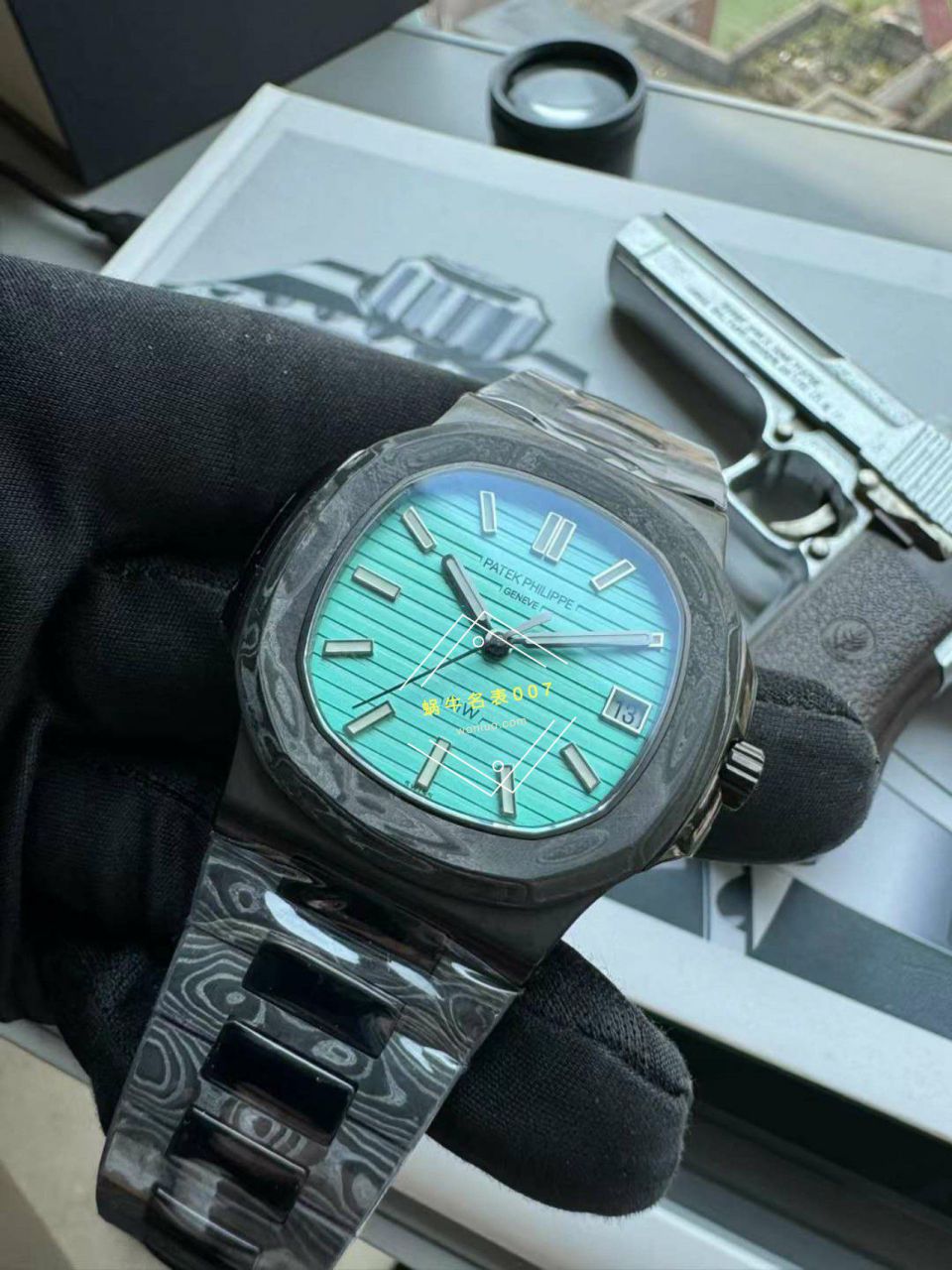  Video analysis PATEK PHILIPPE   PATEK PHILIPPE  carbon fiber DIW  Nautilus 5711  / BD389