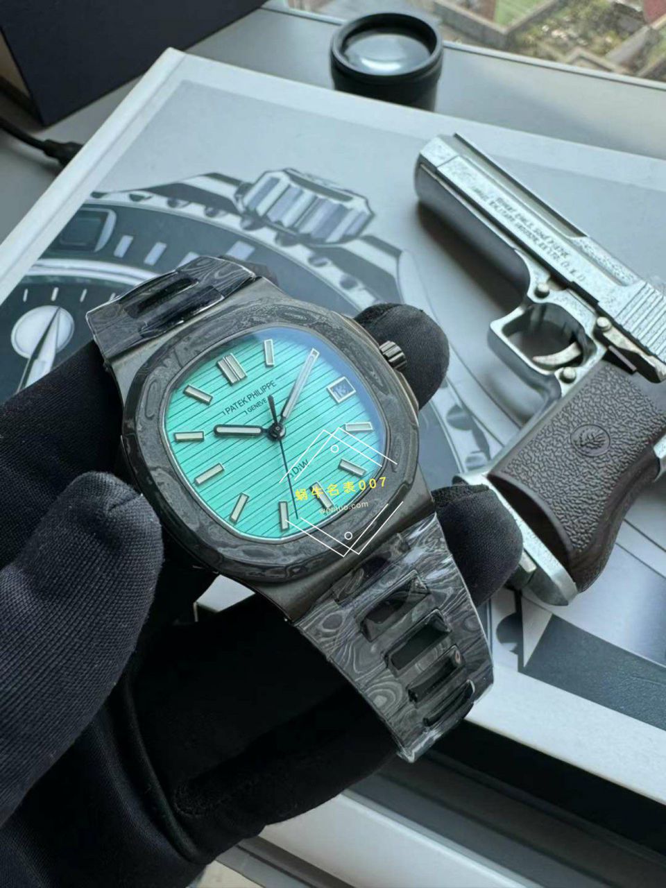  Video analysis PATEK PHILIPPE   PATEK PHILIPPE  carbon fiber DIW  Nautilus 5711  / BD389