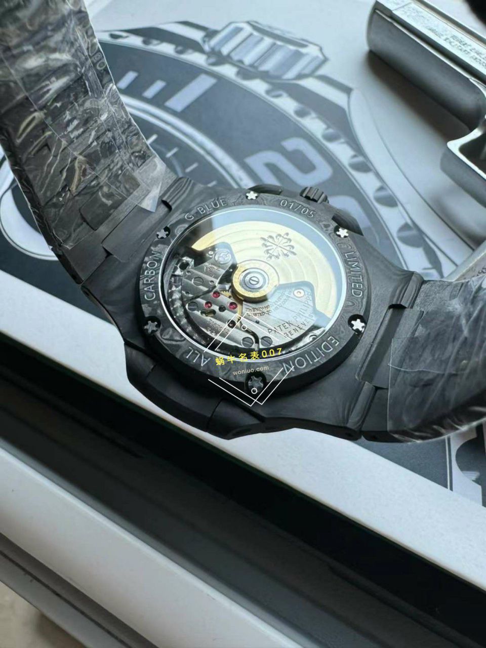  Video analysis PATEK PHILIPPE   PATEK PHILIPPE  carbon fiber DIW  Nautilus 5711  / BD389