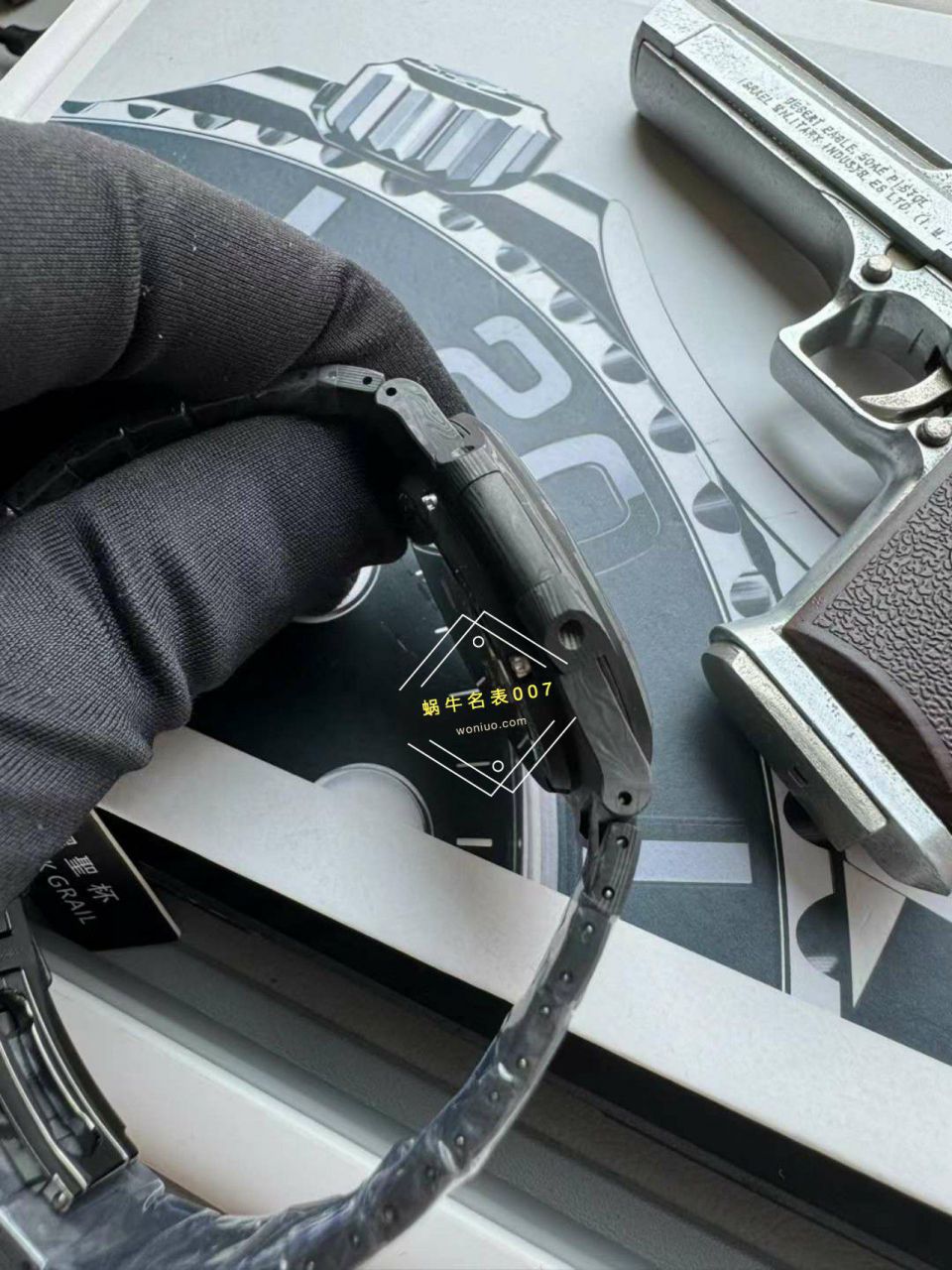  Video analysis PATEK PHILIPPE   PATEK PHILIPPE  carbon fiber DIW  Nautilus 5711  / BD389