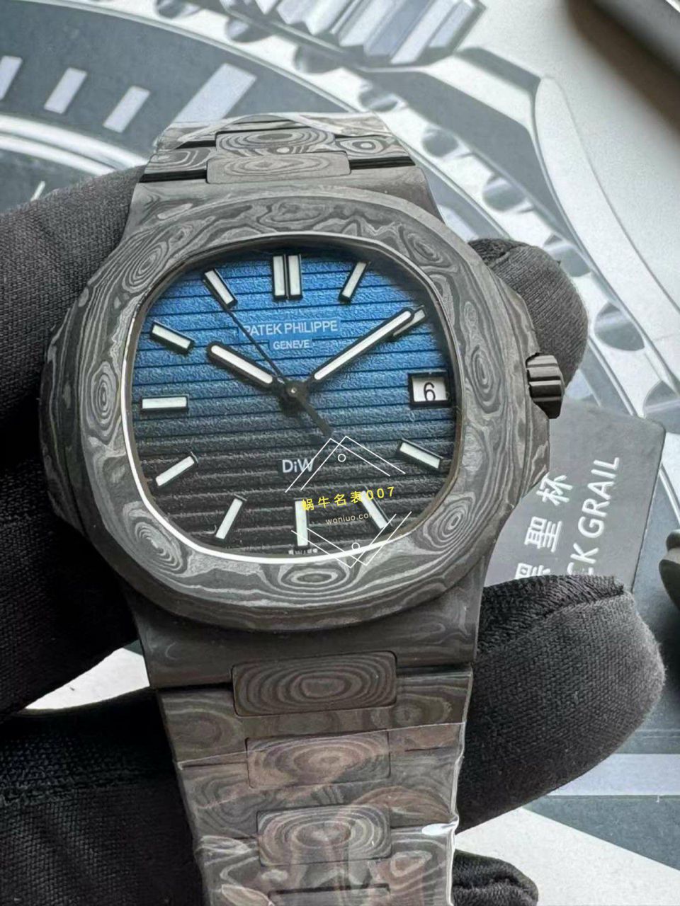  Video analysis PATEK PHILIPPE   PATEK PHILIPPE  carbon fiber DIW  Nautilus 5711  / BD389