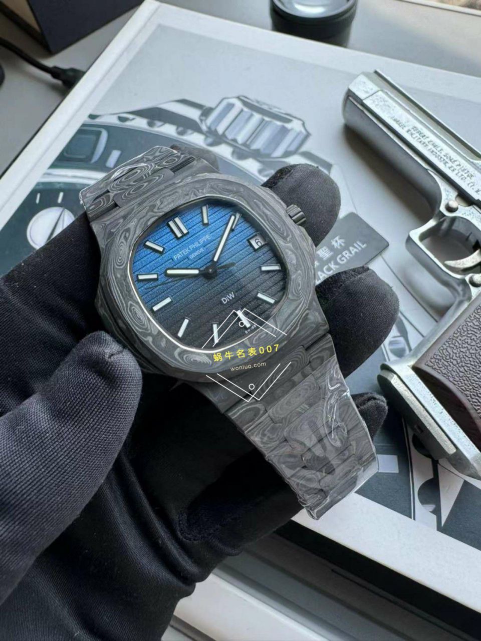  Video analysis PATEK PHILIPPE   PATEK PHILIPPE  carbon fiber DIW  Nautilus 5711  / BD389