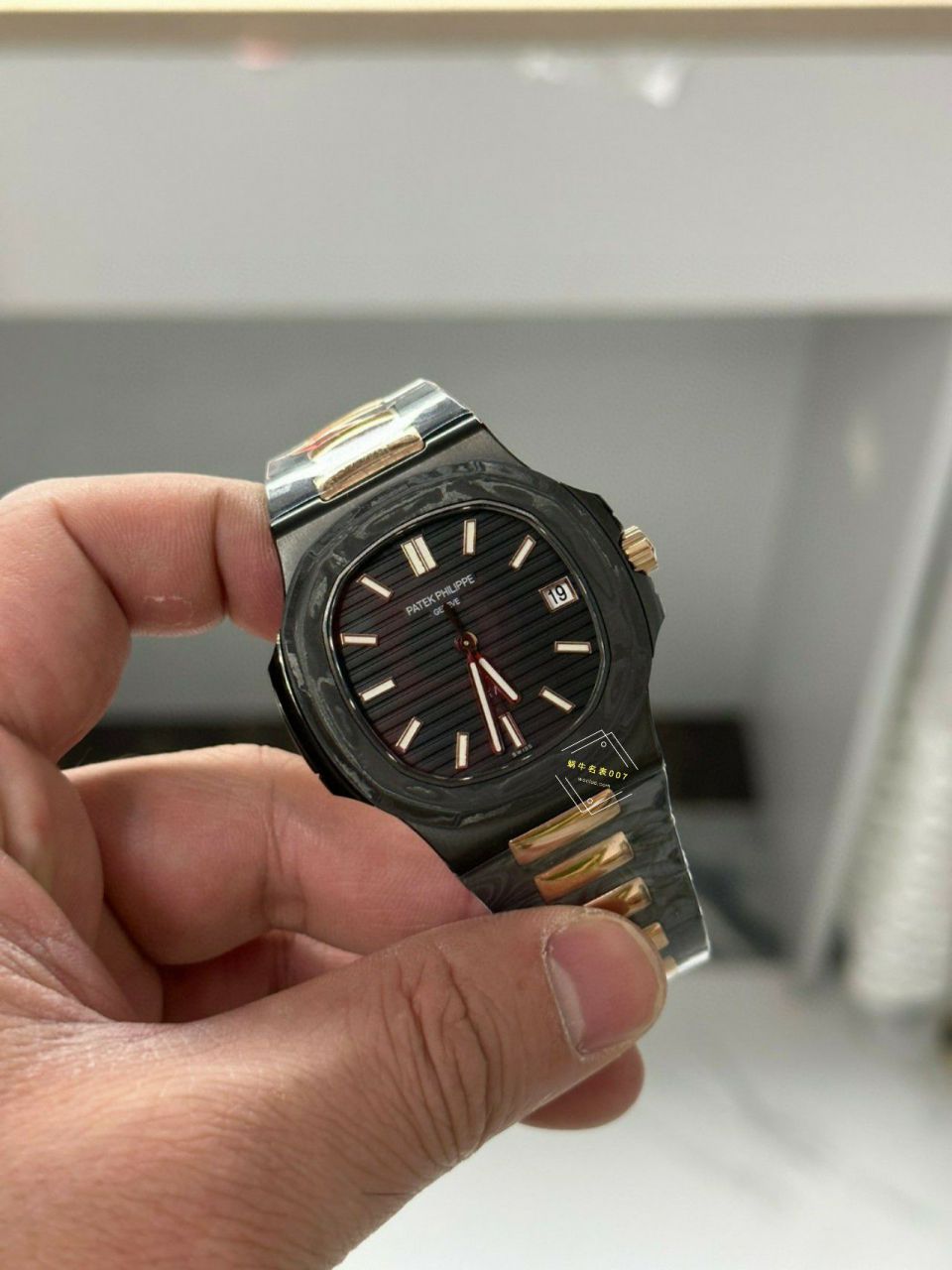  Video analysis PATEK PHILIPPE   PATEK PHILIPPE  carbon fiber DIW  Nautilus 5711  / BD389