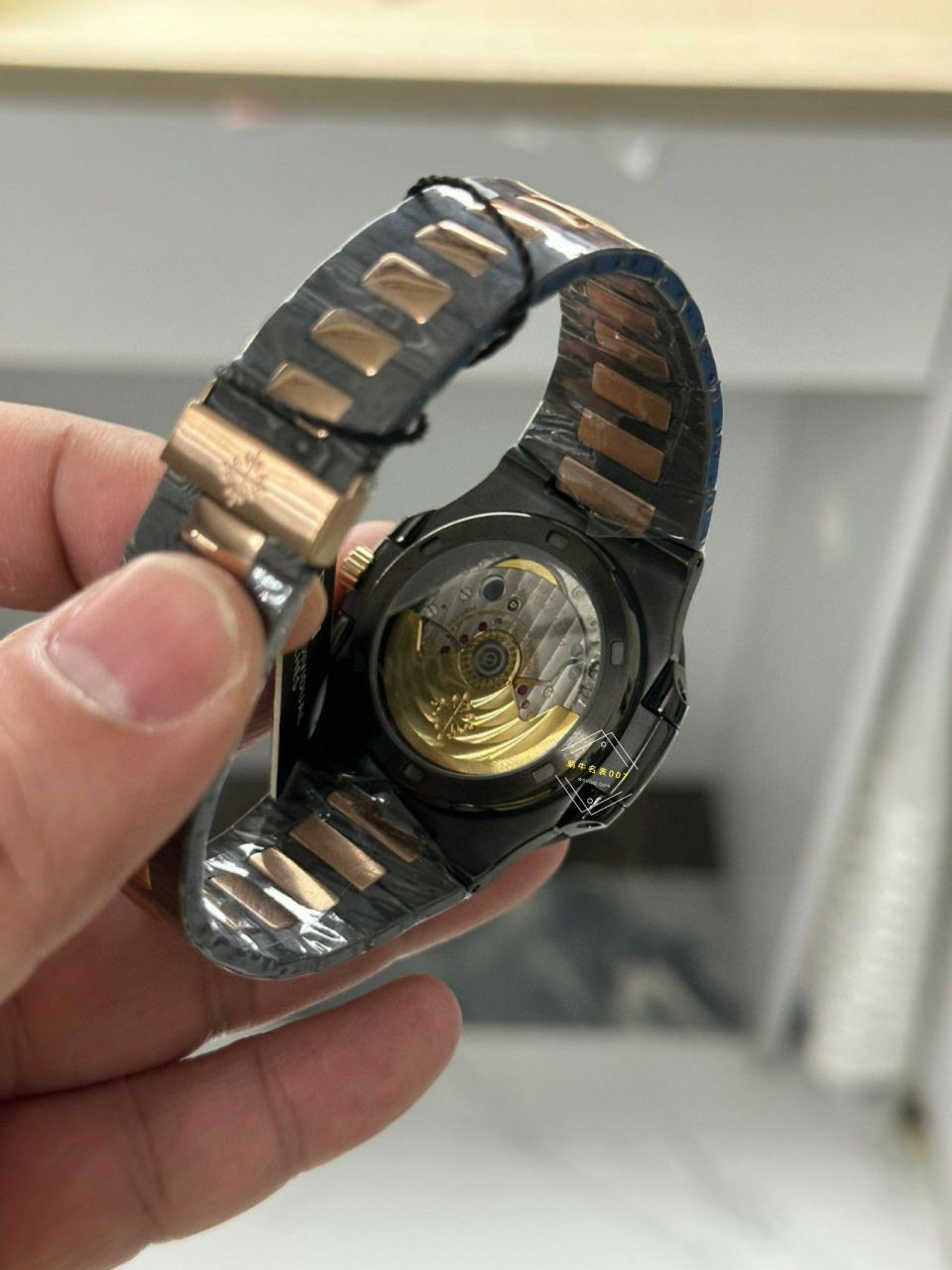  Video analysis PATEK PHILIPPE   PATEK PHILIPPE  carbon fiber DIW  Nautilus 5711  / BD389