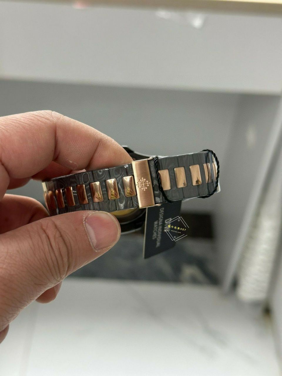  Video analysis PATEK PHILIPPE   PATEK PHILIPPE  carbon fiber DIW  Nautilus 5711  / BD389