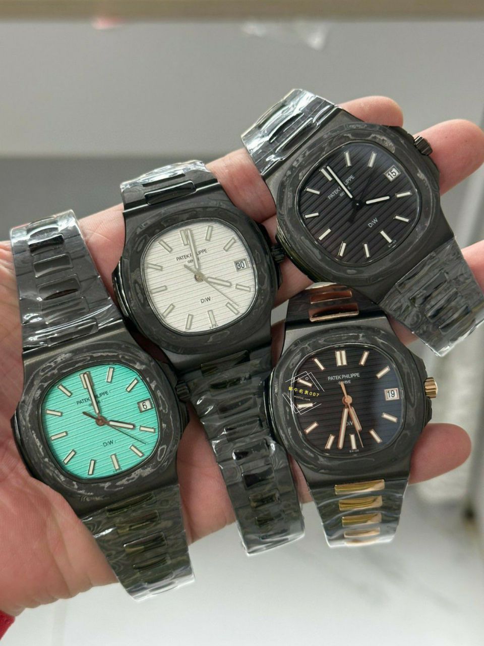  Video analysis PATEK PHILIPPE   PATEK PHILIPPE  carbon fiber DIW  Nautilus 5711  / BD389