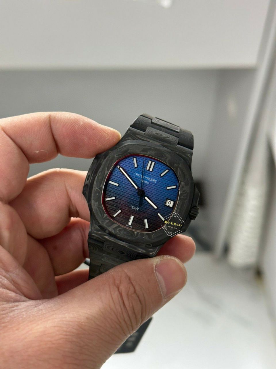  Video analysis PATEK PHILIPPE   PATEK PHILIPPE  carbon fiber DIW  Nautilus 5711  / BD389