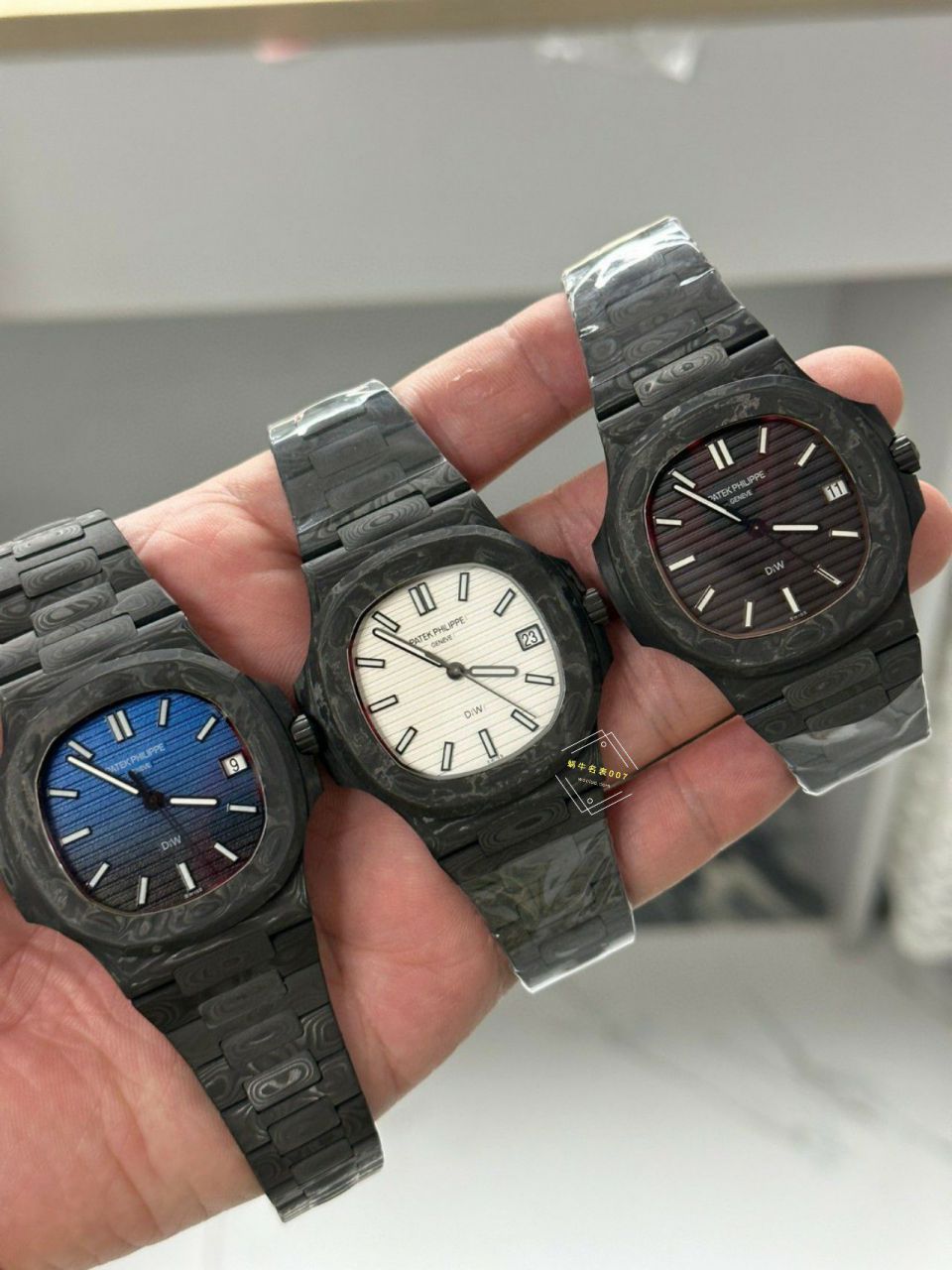  Video analysis PATEK PHILIPPE   PATEK PHILIPPE  carbon fiber DIW  Nautilus 5711  / BD389