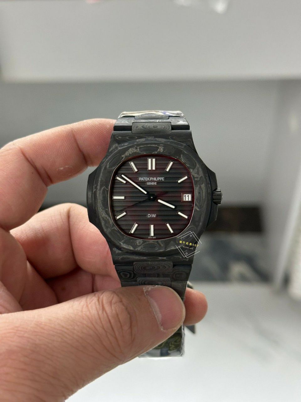  Video analysis PATEK PHILIPPE   PATEK PHILIPPE  carbon fiber DIW  Nautilus 5711  / BD389