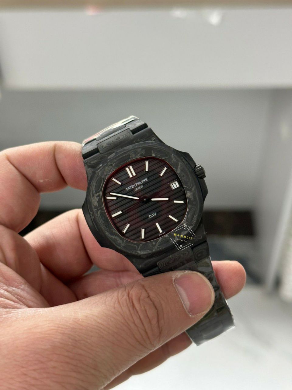  Video analysis PATEK PHILIPPE   PATEK PHILIPPE  carbon fiber DIW  Nautilus 5711  / BD389