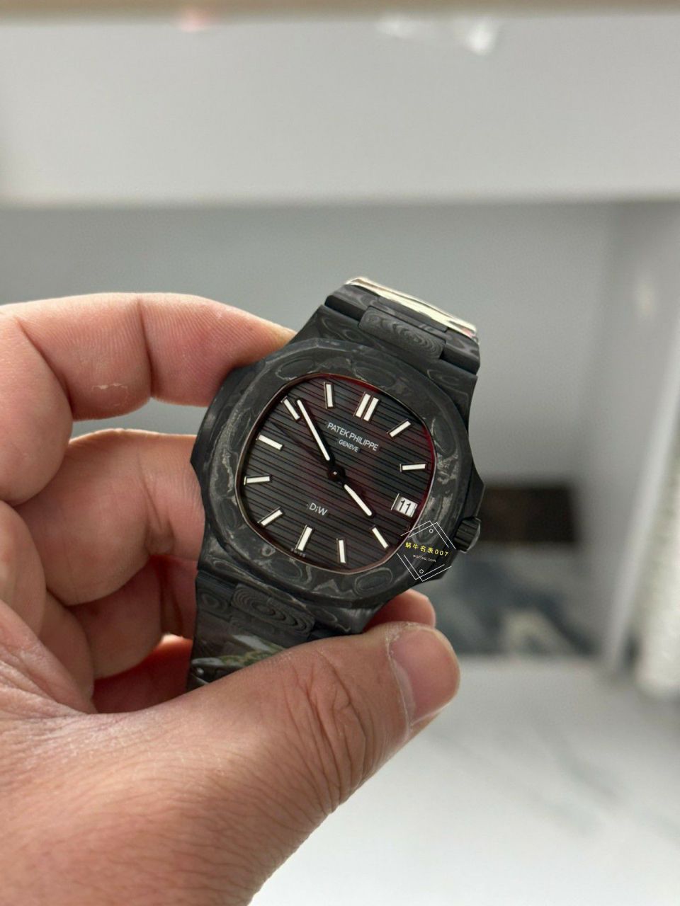  Video analysis PATEK PHILIPPE   PATEK PHILIPPE  carbon fiber DIW  Nautilus 5711  / BD389