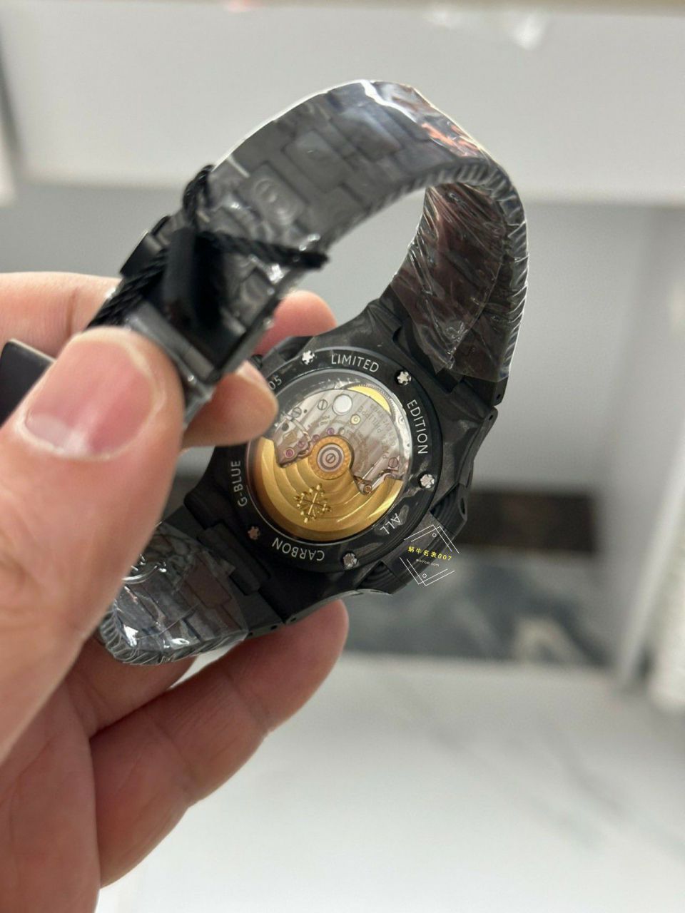  Video analysis PATEK PHILIPPE   PATEK PHILIPPE  carbon fiber DIW  Nautilus 5711  / BD389