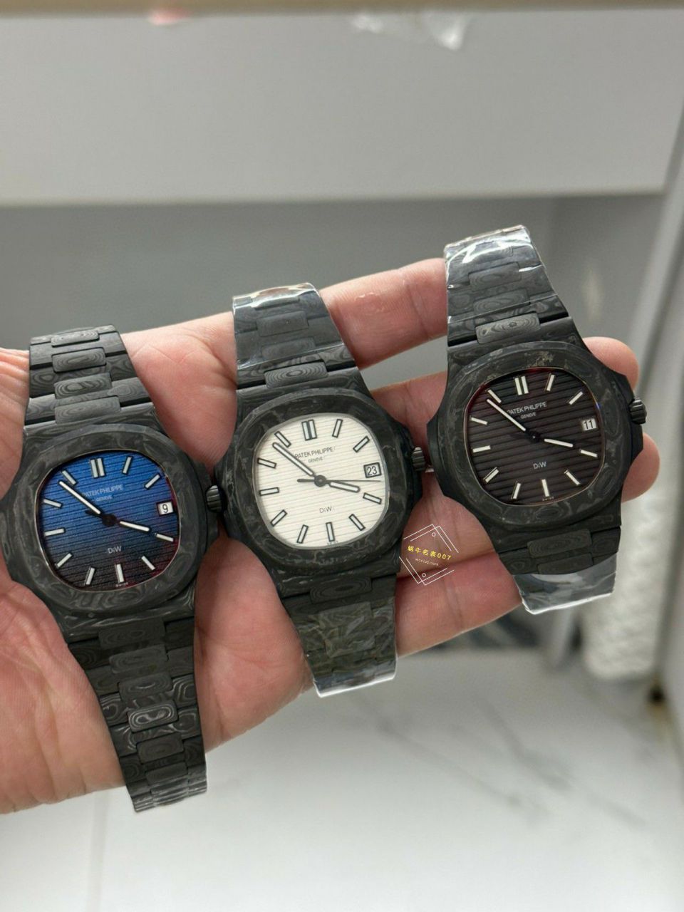  Video analysis PATEK PHILIPPE   PATEK PHILIPPE  carbon fiber DIW  Nautilus 5711  / BD389